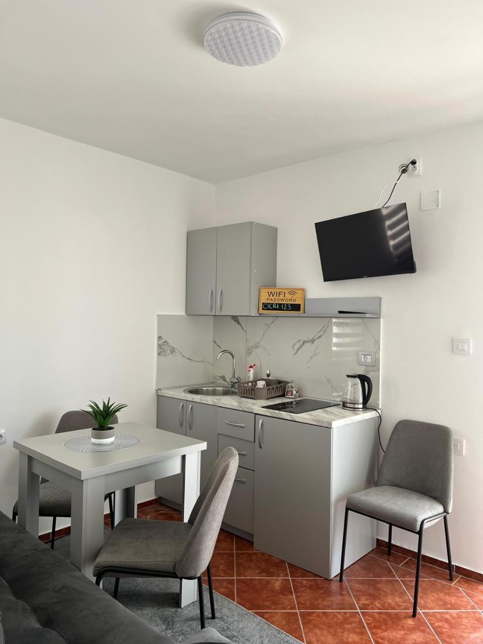 Kontiki Apartments Ulcinj Exterior photo